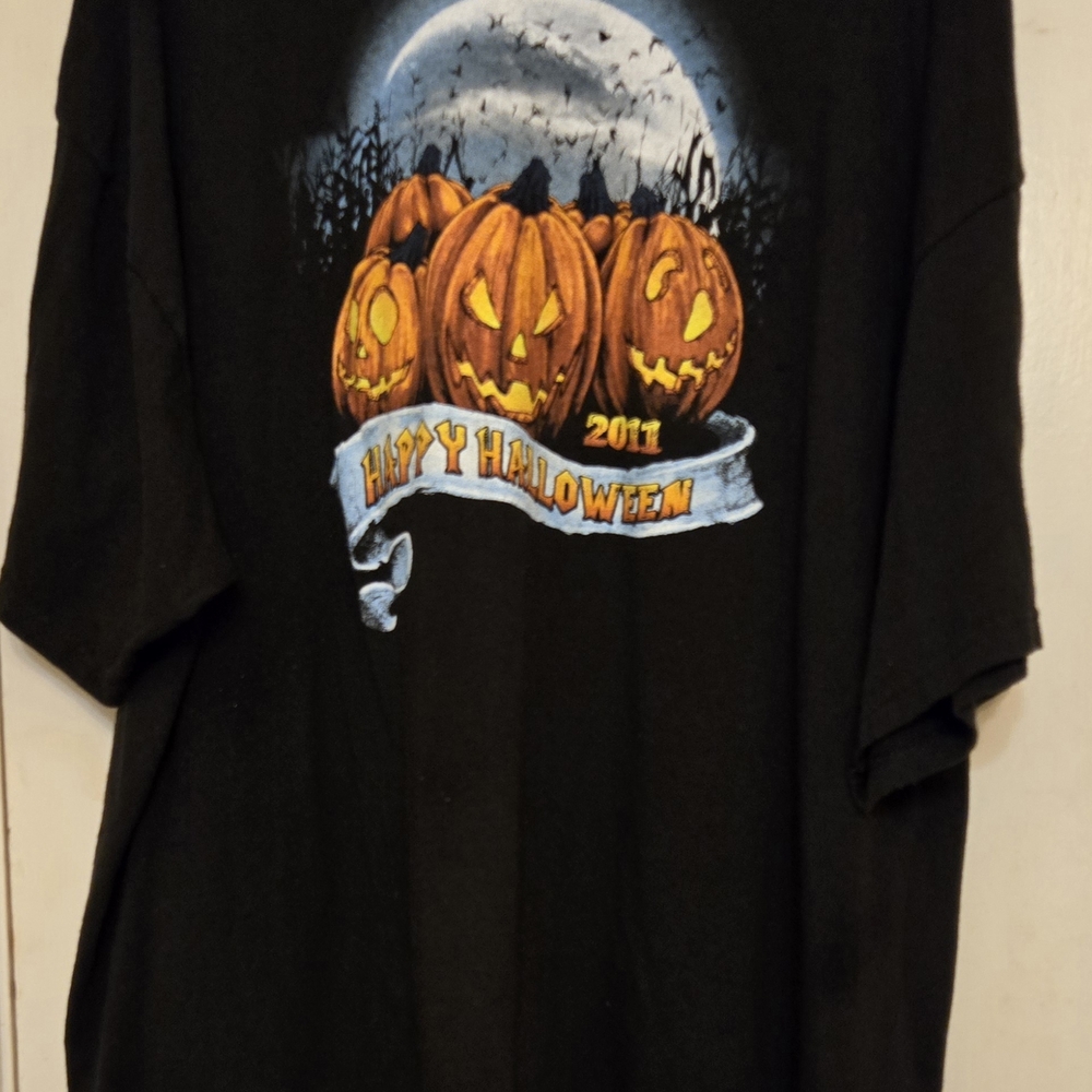 Black Short Sleeve Tee with Halloween Pumpkin Design NWOT - Picture 1 of 4